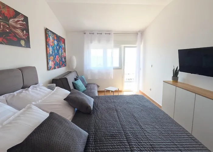 Sea And Mountain View Apartments