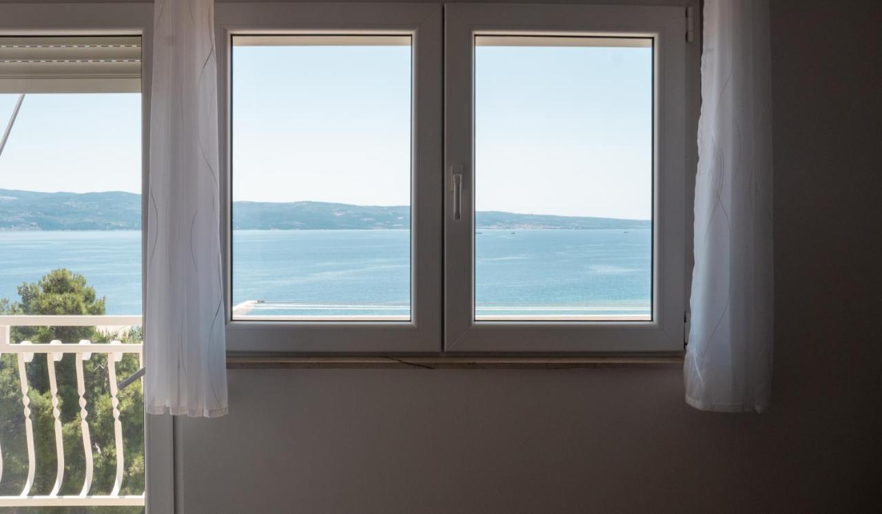 Apartment Sea And Mountain View